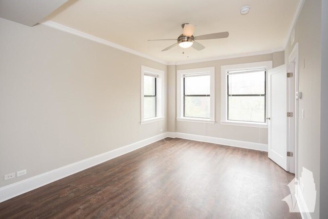 Building Photo - 817 W Lakeside Pl