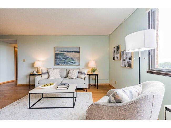 Building Photo - Spacious one-bedroom, one-bath condo in a ...