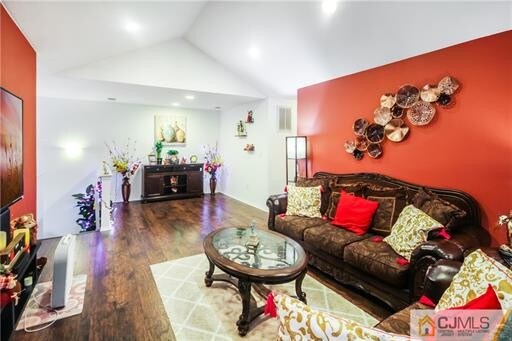 Foto del edificio - 406 Cypress Ln
