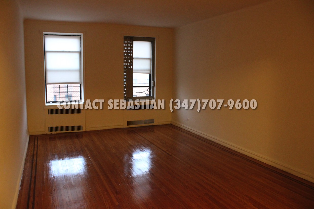 Foto principal - 67-70 Yellowstone Blvd