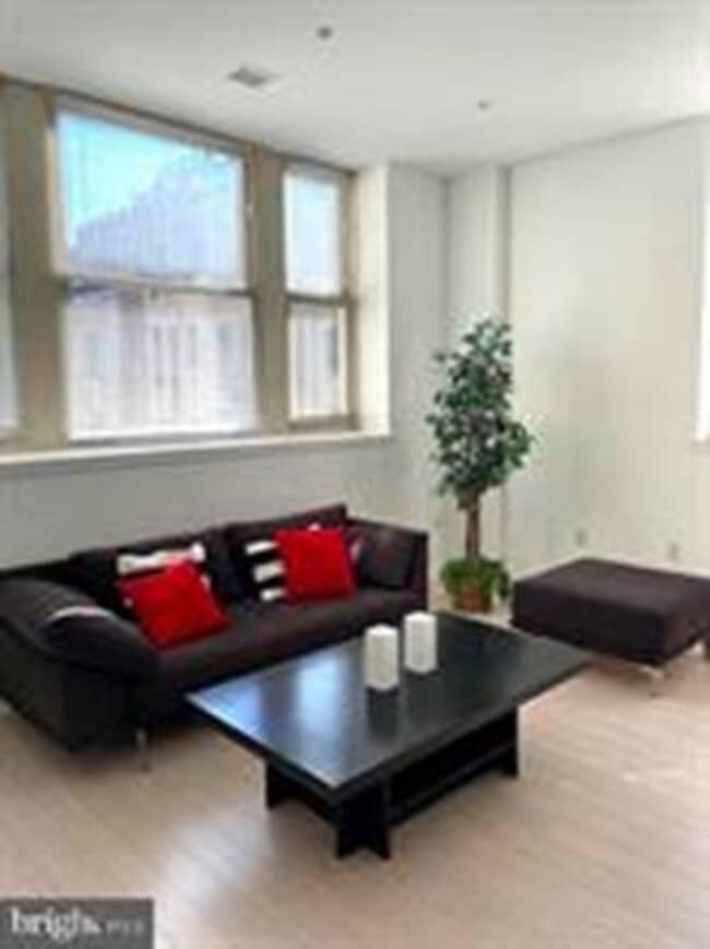 Building Photo - 1600 Arch St