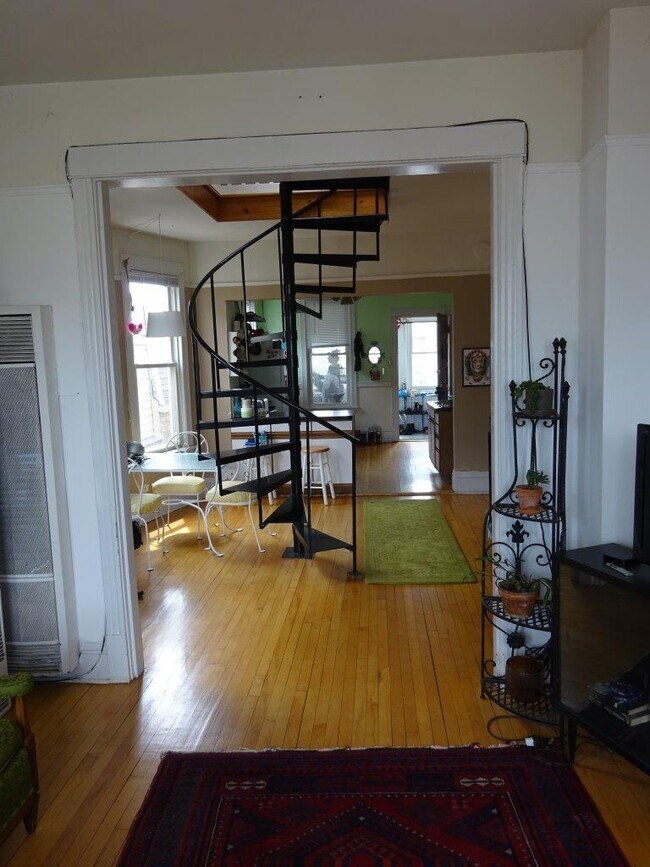 Foto del edificio - 3439 W Drummond Pl