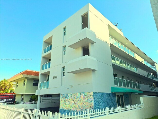 Foto del edificio - 2011 Bay Dr