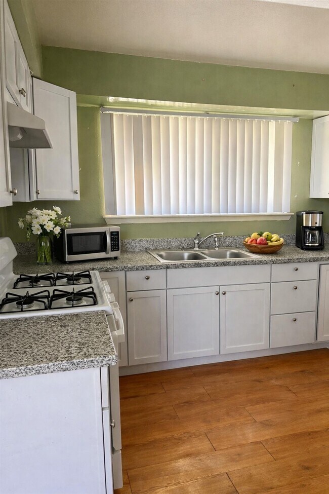 Foto del edificio - 17230 Blairwood Dr