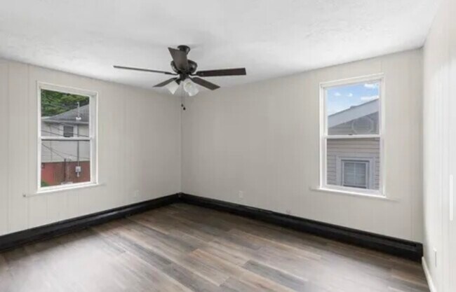 Building Photo - 14 Echo Ter