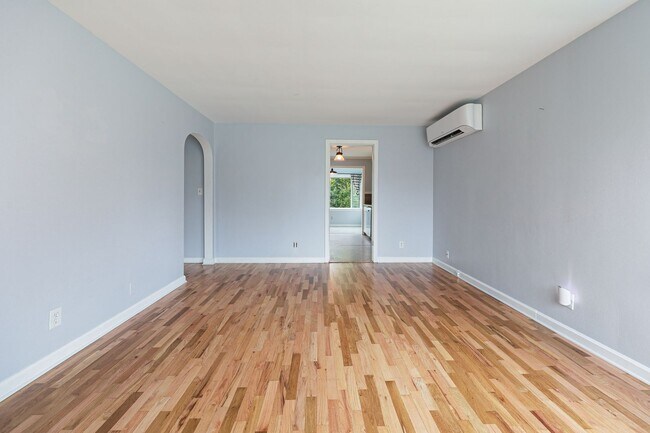 Foto del edificio - Eastside rambler with A/C, 2 bed 1 bath. Olympia School District.