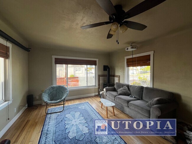 Foto del edificio - ROOM FOR RENT- Charming home on the lower ...
