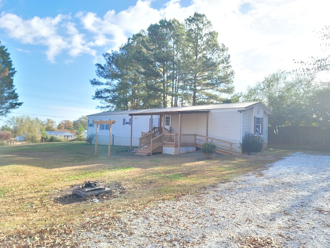 1108 Davis Mill Rd, Seneca, SC 29678 House Rental in Seneca, SC