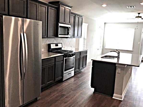 Foto del edificio - 8006 Cottage Rose Dr