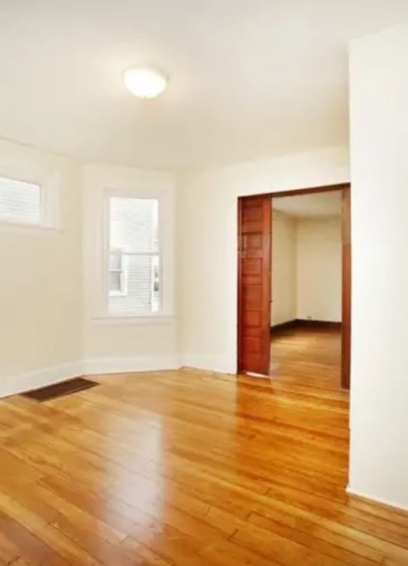 Building Photo - 305 Eaton Ave