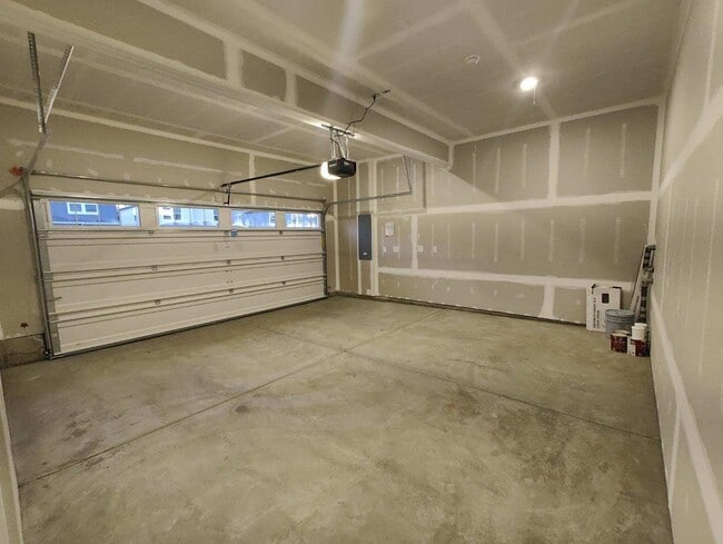 Building Photo - 1429 SW Pendleton Way