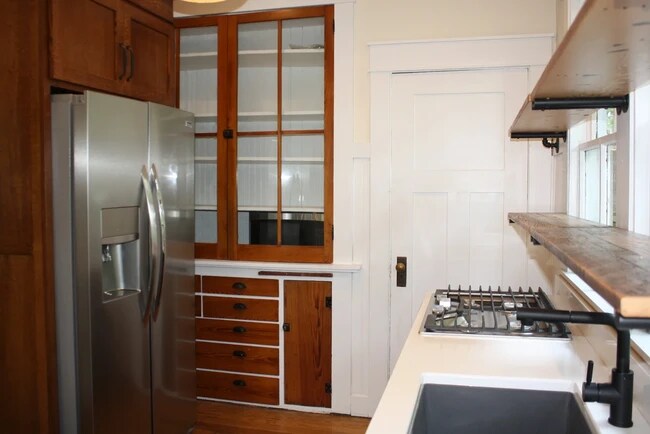 Foto del edificio - 508 E 8th St