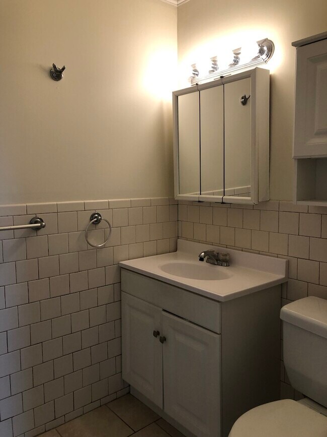 Tile Bathroom with tub - 1725 Hoffnagle St