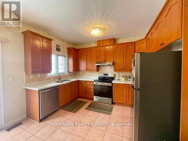 Building Photo - 42 Crystalview Crescent