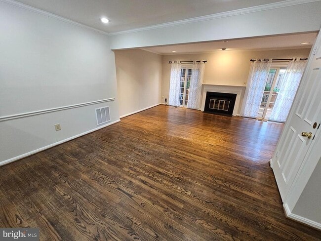 Building Photo - 10520 Pine Haven Terrace