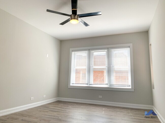 Building Photo - 3319 N Karlov Ave