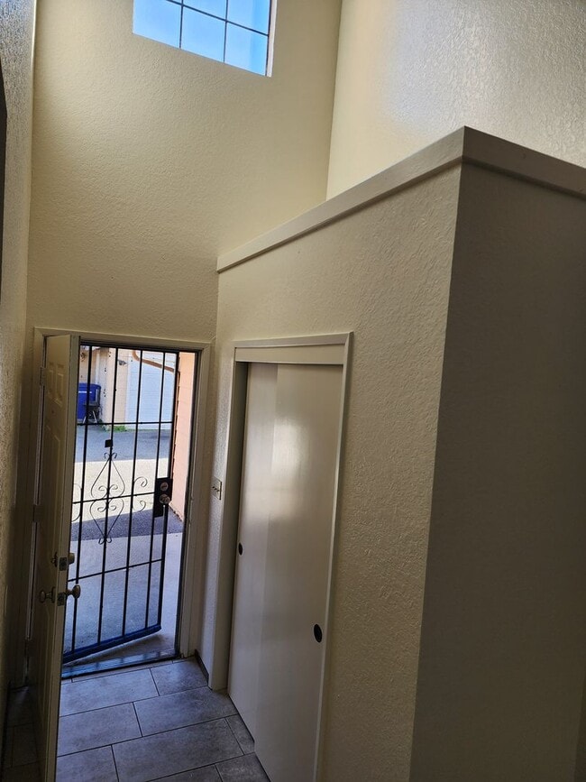 Building Photo - 1313 Claus Rd