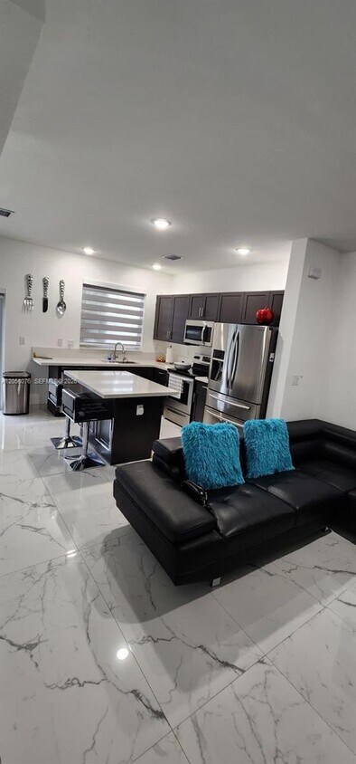 Foto del edificio - 1664 SE 27th Terrace