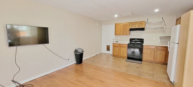 Building Photo - Studio in Rio Homes Available!