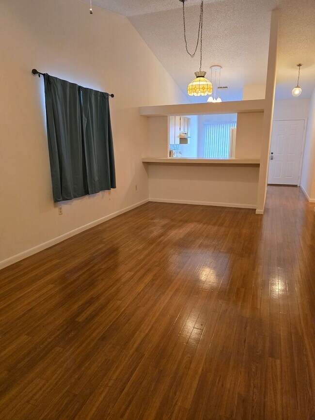 Foto del edificio - 1200 Tamiami Ln