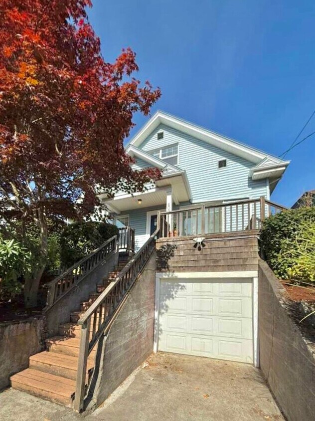 Stunning 4 Bedroom West Seattle Home – Cen... - Stunning 4 Bedroom West Seattle Home – Cen...