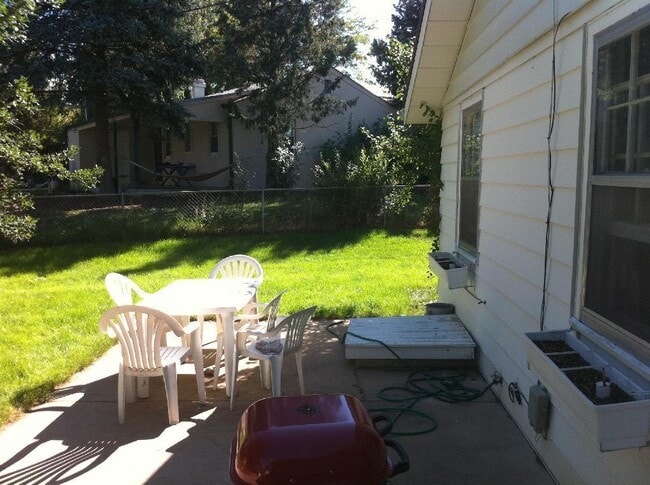 Building Photo - Adorable 2BD/1BA House! Nice Yard! Great L...
