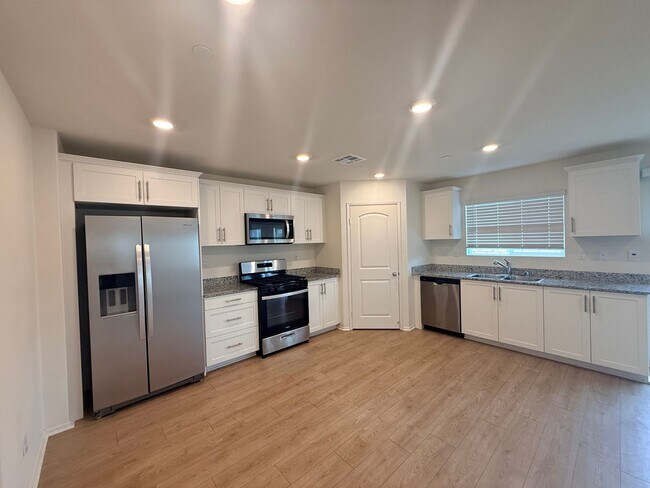 Foto del edificio - Beautiful newer 3-Bedroom home is now renting