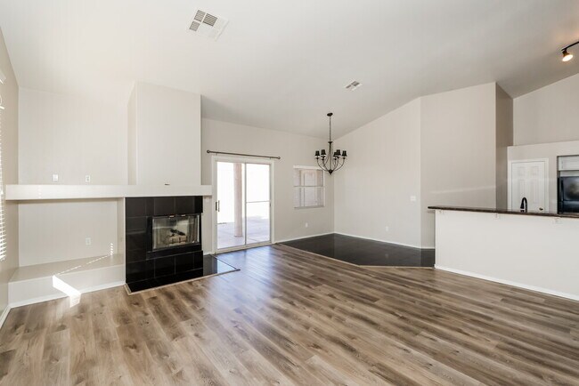 Foto del edificio - 6017 Ingenue Rd