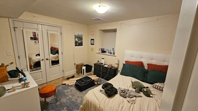 Foto del edificio - Top-notch and unique BC apartment