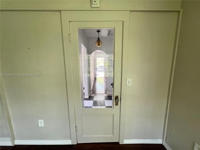 Building Photo - 2 bedroom in Miami FL 33161