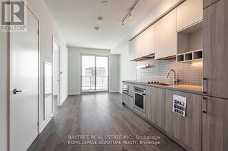 Building Photo - 950 Portage Pkwy
