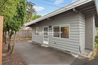 Building Photo - 5853 SW Oleson Rd