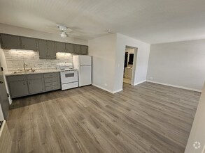 Building Photo - 4855 Elm St