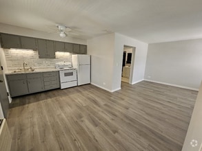 Building Photo - 4855 Elm St