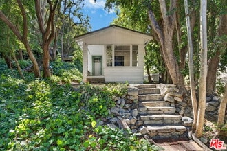Building Photo - 1723 N Beverly Glen Blvd