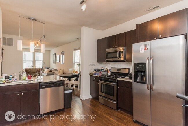 Foto del edificio - 854 W Armitage Ave