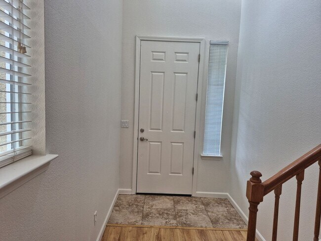 Foto del edificio - Beautiful 3 bedroom 2.5 bath in Folsom