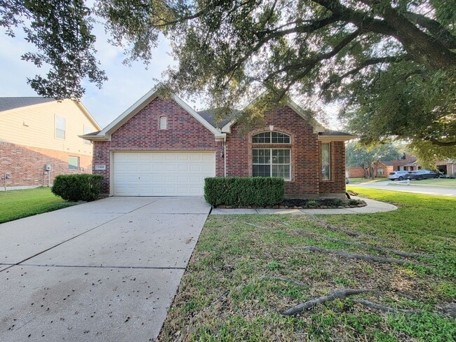 Fantastic looking 4 bedroom and 2 bathroom home in a great neighborhood nestled in the heart of S... - Fantastic looking 4 bedroom and 2 bathroom home in a great neighborhood nestled in the heart of S...