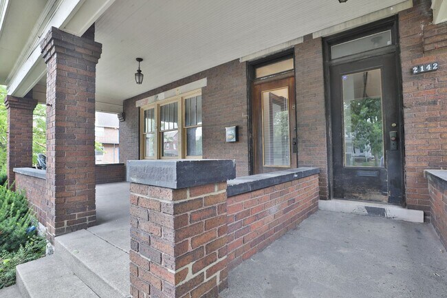 Foto del edificio - 2142-44-46 Summit Street