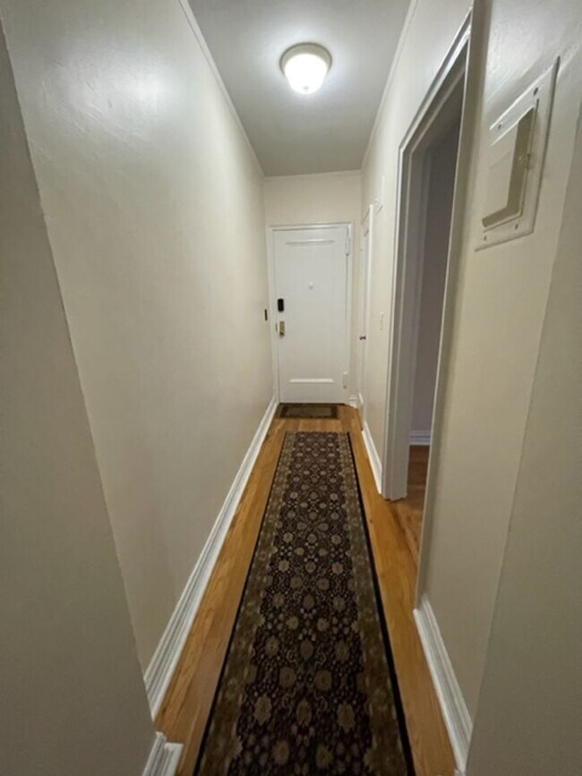 Building Photo - Beautiful Condo in the City PRICE REDUCED!!!