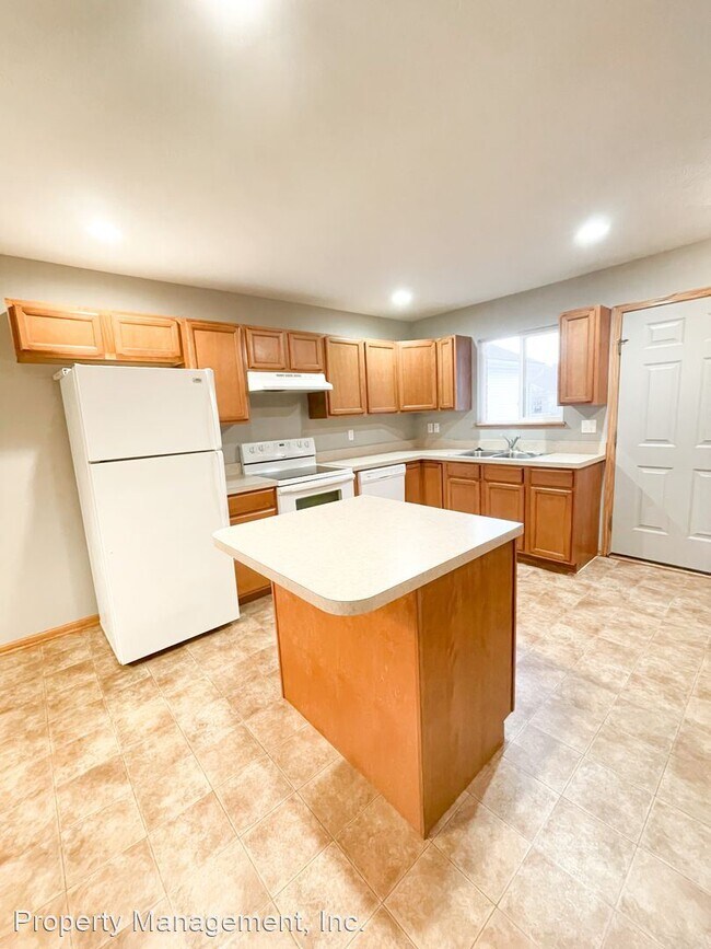 Building Photo - 3 br, 3 bath House - 2405 City View Court