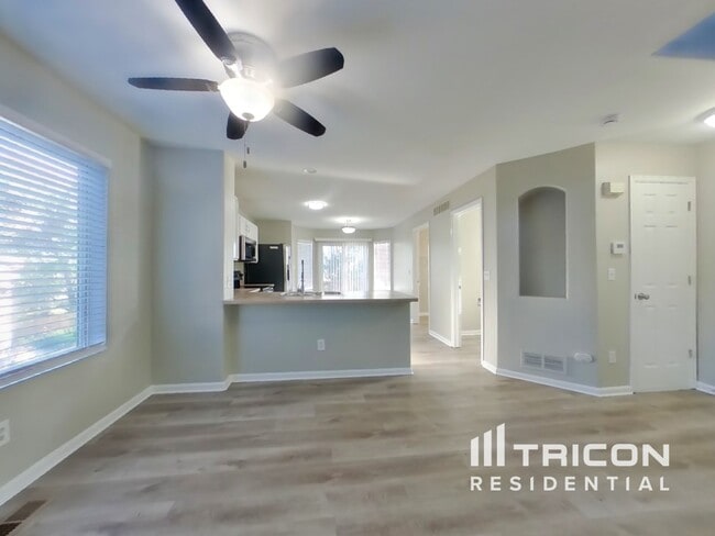 Foto del edificio - 4880 Mt Princeton St