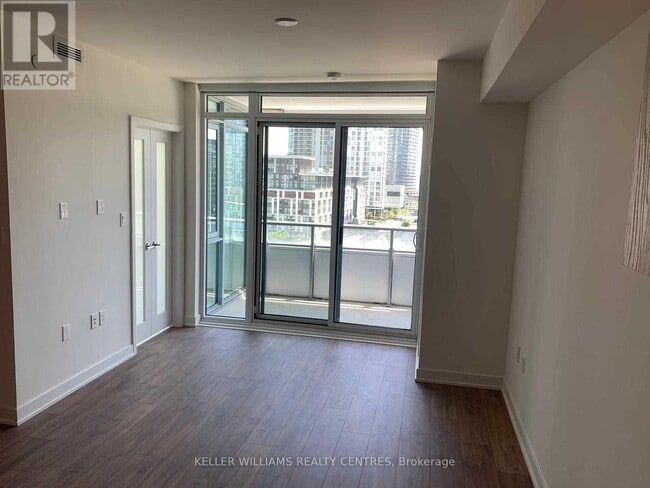 Building Photo - 576 Front St W