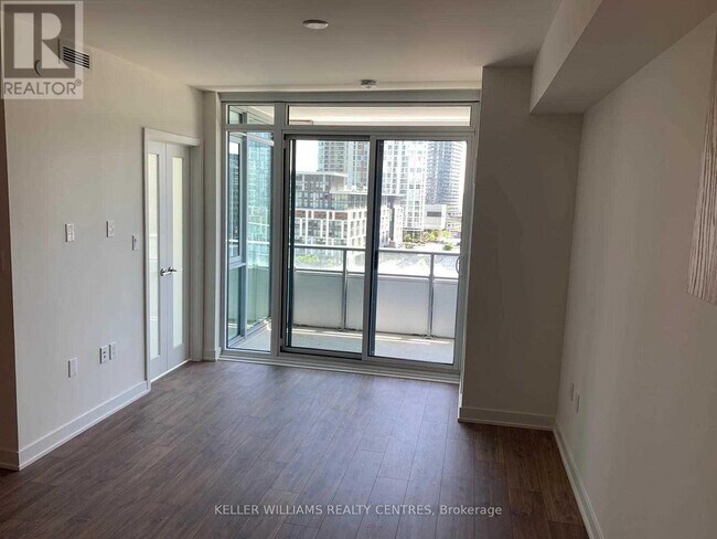 Photo du bâtiment - 576 Front St W