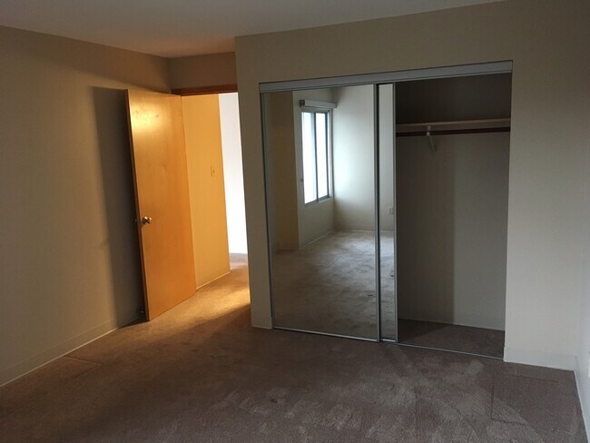 Foto del edificio - 600 Graham Ave