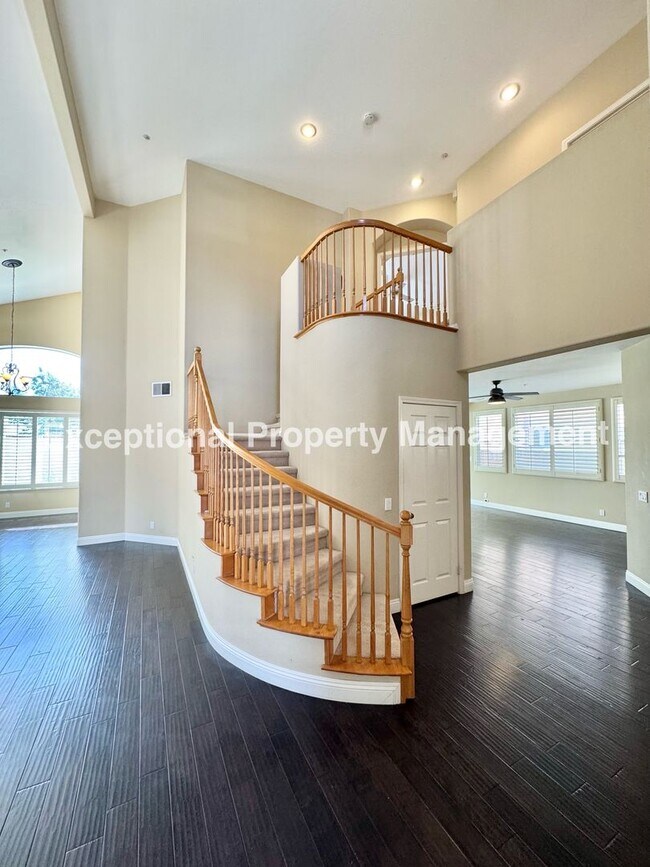 Foto del edificio - Ready to move in 4 bedroom 3 bath home with a loft and 3 car garage!