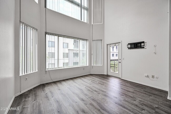 Foto del edificio - 435 W Rio Salado Pkwy
