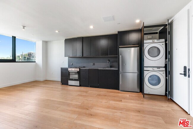Foto del edificio - 3688 Overland Ave