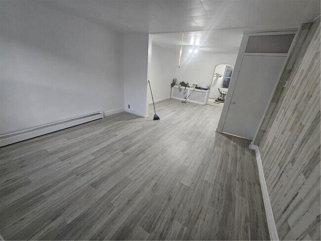 Foto del edificio - 548 Thomas St
