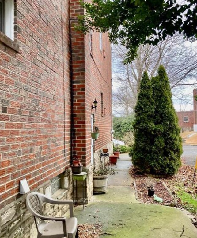Building Photo - 1734 Chandler St